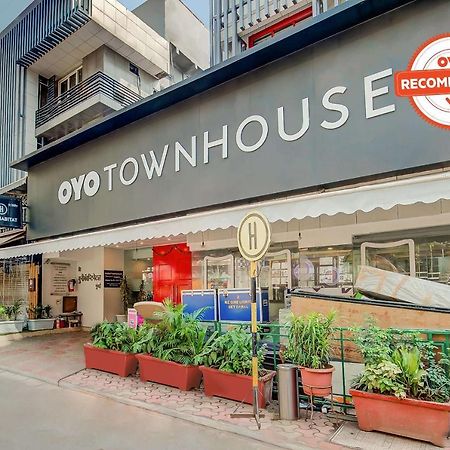Vaccinated Staff- Oyo Townhouse 105 Khar West Station Hotel Mumbai Luaran gambar